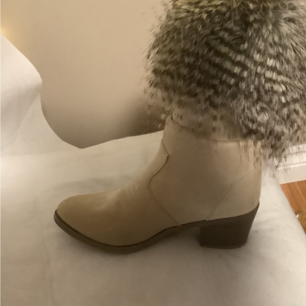 NWOT ICON faux fur boot socks